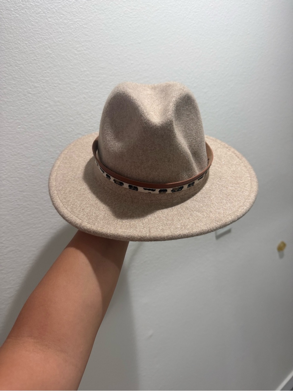 Women’s Beige Wool Hat with Removable Band